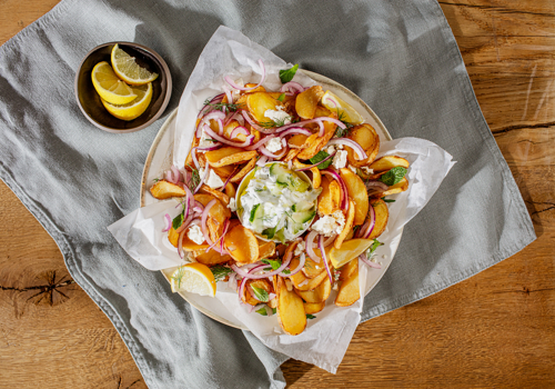 Loaded Rustic Chips s fetou a tzatziki