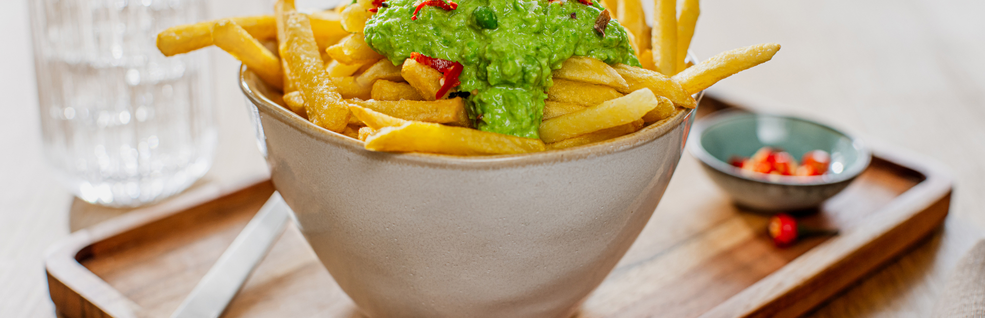 Hráškové guacamole s hranolkami Air Fryer